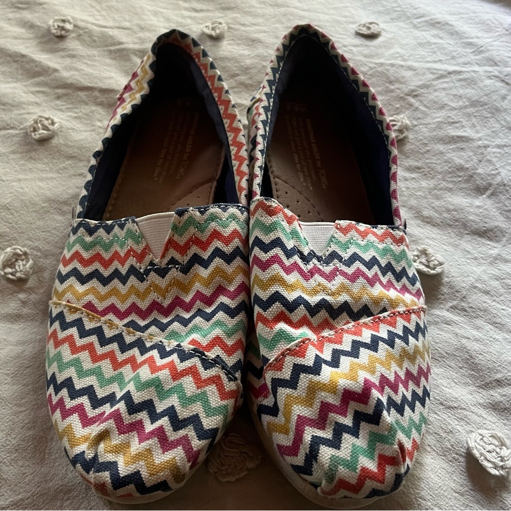 Toms - Picture 2 of 4